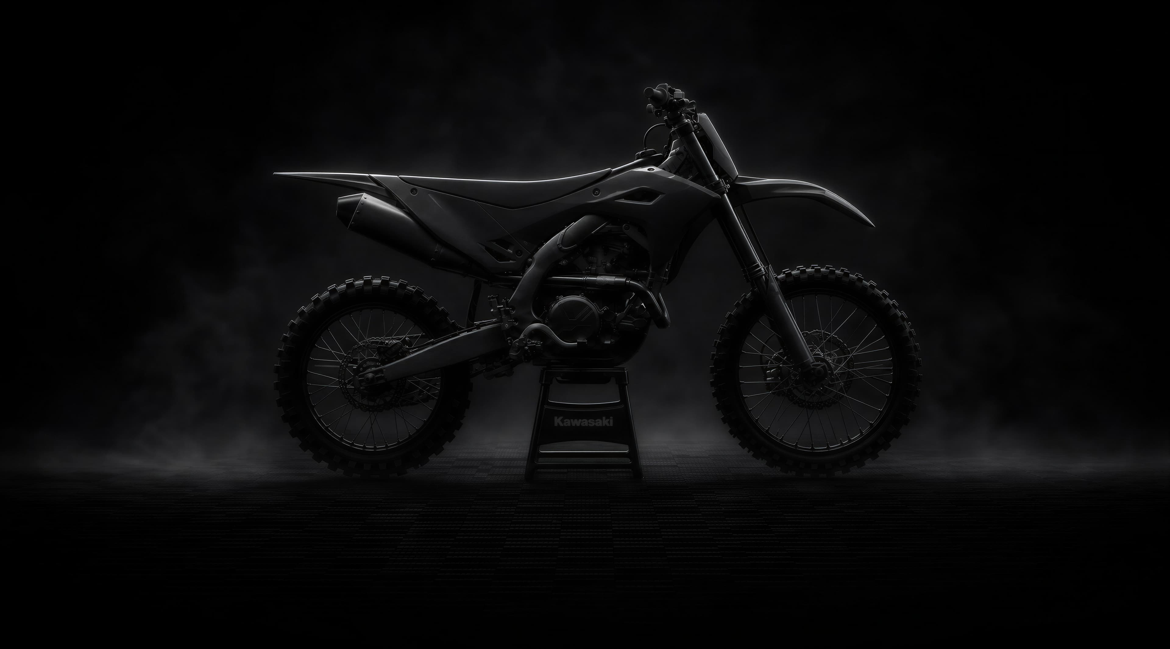 MX motorka v tmavém studiu